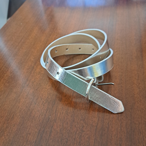 Kenneth Cole Reaction Silver Belt - Picture 1 of 3